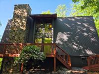 Treetops- Designer 3BR Gatlinburg Cabin, Mt LeConte View, Hot Tub, EV Level-2 - Chambres d'hôtes Gatlinburg
