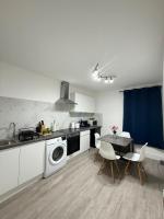 Newly renovated 2-bed flat, sleeps 5 - B&B London