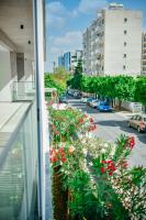 PEARL Family 3-BR Penthouse - 150m Beach & Free Parking - B&B Limisso