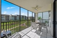 Beachfront End Unit 302 2 Bikes beach gear - Bed and Breakfast Sanibel