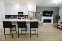 BoHo Modern Retreat King Fireplace Disney - Chambres d'hôtes Edmonton