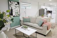 Moonstone Lower - King Suite - Garage - Airport - B&B Edmonton