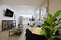 Queen Suite 20 Min from YEG Airport with Disney+ - Chambres d'hôtes Edmonton