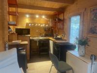 Beautiful Cabin with on street parking - B&B Forest Row