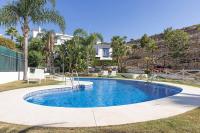 Luxury Family Penthouse, 7 Pools, Golf & Seaview - Bed and Breakfast Benahavís