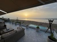Modern Luxury Beachfront Villa Pool Beach Access - Bed and Breakfast Skhirate