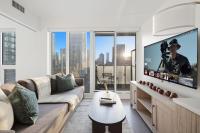 Stylish 2BR Retreat Patio & Skyline Views - Ferienwohnung Toronto