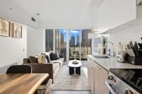 Stylish 2BR Retreat Patio & Skyline Views - Ferienwohnung Toronto
