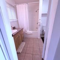 4BR Windermere ravine Beautiful View small Events - Ferienwohnung Edmonton