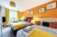 Bright 4 Bedroom Home in Walsall, Free Parking and for EVs - B&B Walsall