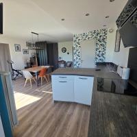 Chez KARINE T4 Terrasse HYPER CENTRE VILLE Wifi Parking - B&B Troyes