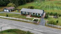 Sauna & Hot Tub Chalet with Game Room, 6BR - Chambres d'hôtes Asheville