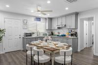 Entire Private Home with Yard, King Bed, Prime Location, 3 Bedrooms 3 Bathrooms, Available Now - B&B San Diego