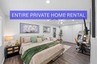 Entire Private Home with Yard, King Bed, Prime Location, 3 Bedrooms 3 Bathrooms, Available Now - B&B San Diego