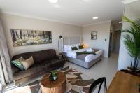 Boutique Studio - King Bed - Montecasino Sunsets - B&B Centane