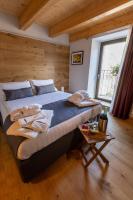 Kamer met Kingsize Bed en Uitzicht op de Bergen