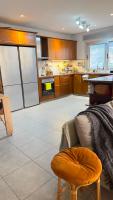 Appartement Central à Tétouan Vue Panoramique Rivière & Montagne, 5 Min de la Médina, Parking & Ascenseur - Chambres d'hôtes Tétouan