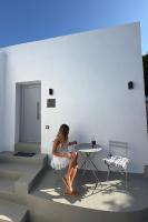 Naxian Roots - B&B Galíni