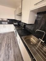 3 Bedroom Central Apartment - B&B Goodmayes
