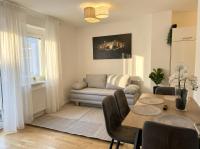 9-Min to Center, 1BR &1LR Apt with Balcony, TV & WIFI - B&B Vienna