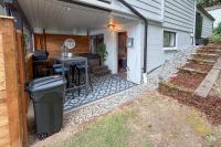 Tanwax Lake Waterfront Studio w/ Private Hot Tub! - Bed and Breakfast Eatonville
