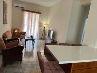 EliasNest Λητώ Leto - Άνετο διαμέρισμα 4 ατόμων με 2 υπνοδωμάτια και 2 μπάνια στο κέντρο της Καλαμάτας - Chambres d'hôtes Kalamata