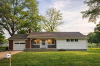 3 BR w large yard and pet friendly Near Kansas City! - Ferienwohnung Lansing