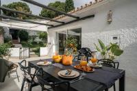 Modern Calahonda House w Large Terrace & Pool - B&B Mijas Costa