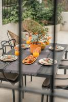 Modern Calahonda House w Large Terrace & Pool - B&B Mijas Costa