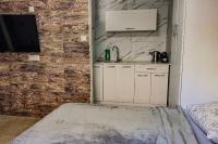 Studio with Terrace & Free Parking - Ferienwohnung Herzlia