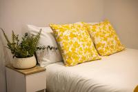 Modern 2 Bedroom - 16 Minutes to Central London - B&B Londra
