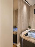Alto Stays Suite 101 - Romantic Jacuzzi - Bed and Breakfast Durrës