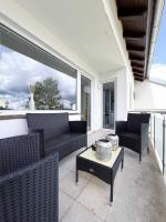 Große moderne Designer-Wohnung für Urlaub und Business - 3 Schlafzimmer, Balkon, Küche, Büro und 2 kostenlosen Parkplätze - Chambres d'hôtes Bayreuth