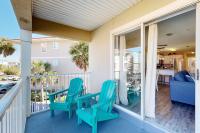 Second floor condo with shared pool high-speed WiFi and private washer&dryer - Chambres d'hôtes Navarre