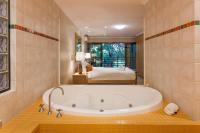 Sea Vista - Beachside Resort-style Bliss - Bed and Breakfast Broadwater