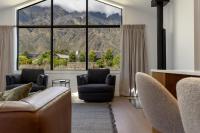 Enjoy Remarkable Views From This Jacks Point Home - B&B Queenstown
