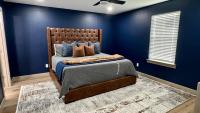 Guys Night Out WinStar Bachelor King Bed - B&B Thackerville