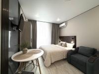 Квартира- студия Раимбек резиденс 18-2 & питьевая вода подарок - Ferienwohnung Almaty