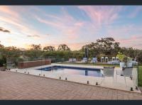 The Loop - Rural Retreat with Pool & Valley Views - B&B Quindalup