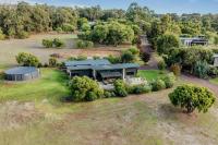 Wildwood - Luxe Vineyard Retreat with Tranquil Views - B&B Yallingup Siding