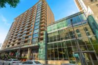 Modern Downtown Dallas City View High-Rise with Balcony, Gym, Pool, Free Parking 7th Floor - Chambres d'hôtes Dallas