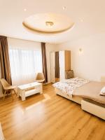 Central Comfort Apartment 5 Minute Walk to Beach, Free Parking, 2 BR - Chambres d'hôtes Struga