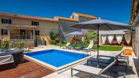 Beautiful Villa Jadreska with pool in Kanfanar - B&B Canfanaro