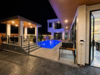 Hello Pattaya Pool Villa 5BR Luxury Brand New August 2026 - B&B Ban Huai Yai