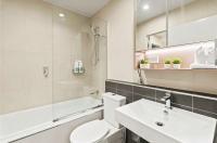 Two Private Ensuites Modern Brisbane Stay - B&B Brisbane