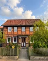 Monteurunterkunft II Ferienhaus II A7 Holle mit 14 Betten, 3 Duschen und 3 WCs - Bed and Breakfast Holle