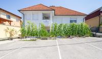 Déli Terasz A Apartman Free parking, self-check-in anytime - B&B Győr