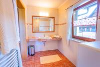 Appartamento con 1 Camera da Letto, Balcone e Vista Montagna 
