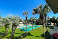 Dog-friendly townhome with beach access pool tennis gym WD & central AC - Bed and Breakfast Panama City Beach