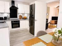 Woody Bank 3 Bed Sleeps 5 Parking WiFi Contractors - B&B Great Wyrley